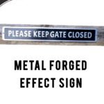 aluminium Close the gate sign
